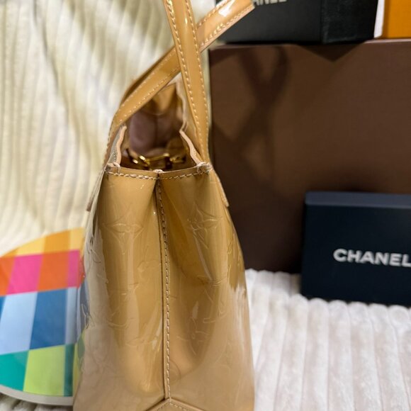 Louis Vuitton Vernis Wilshire Handbag - Picture 5 of 10